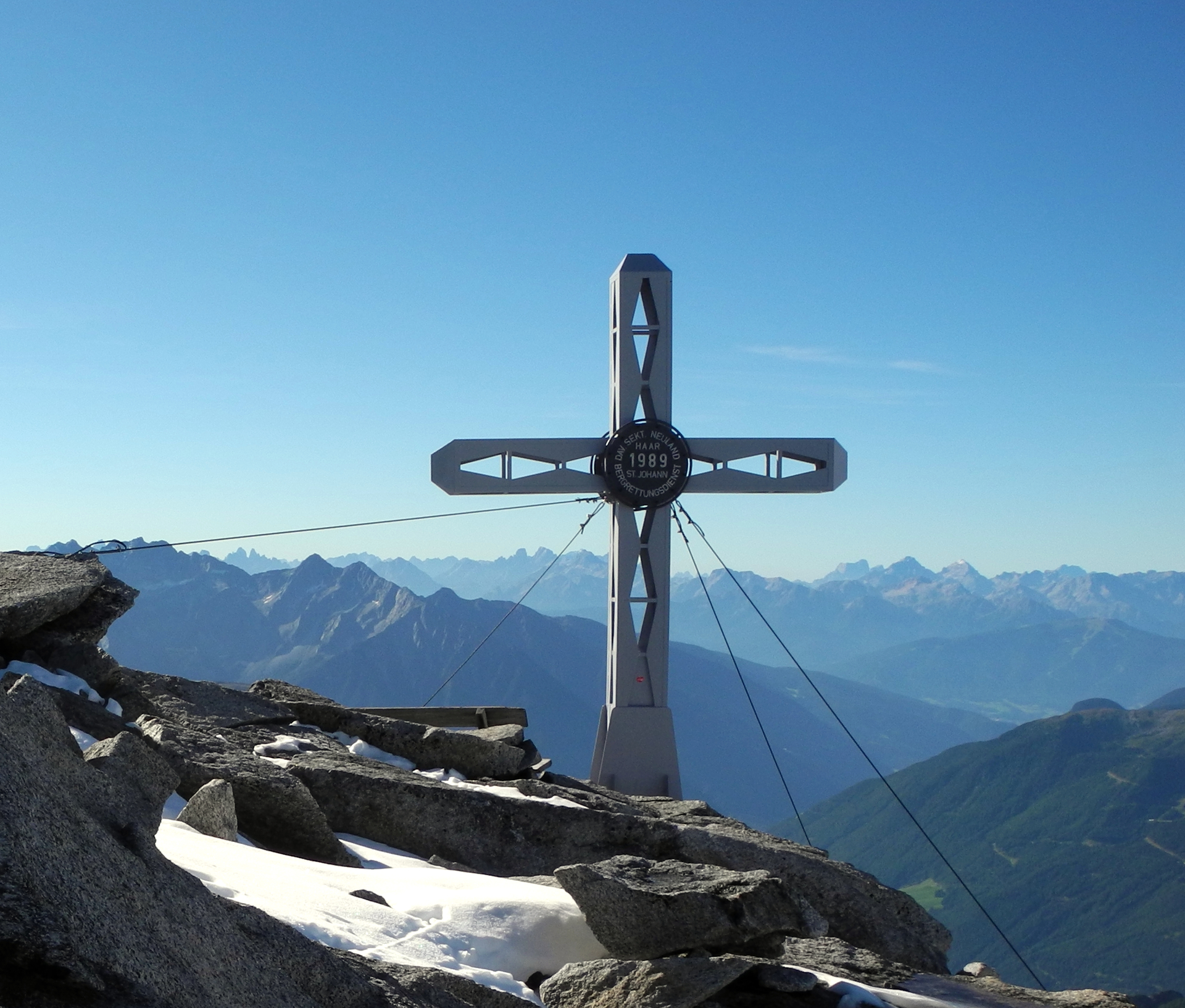 Gipfelkreuz der Westlichen Floitenspitze (3195 m) | © Stefan Bürger